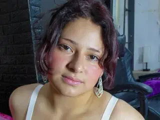 Streamate Free Porn Cam of Sary_LittleSmiles