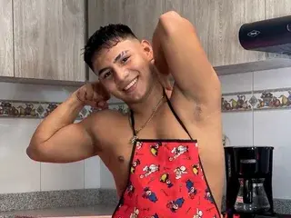 Streamate Free Porn Cam of RichiMontes19