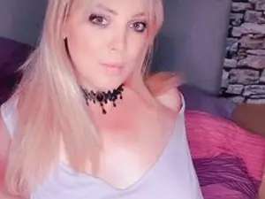 Streamate Best live sex cam show of CurvyCourtneyUK