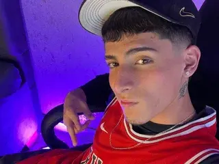 Streamate Free Live Porn of MateoMitchell