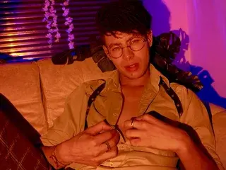 Streamate Live Sex Cam of ThiiagoSaeenz
