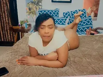 Stripchat Free Porn Cam of GiantBootyMilf