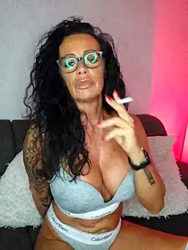 Stripchat Nude Webcam of Misses-Cougar
