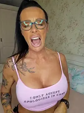 Stripchat Adult Webcams of Misses-Cougar