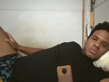 Stripchat Sex Cam of josecamsex27