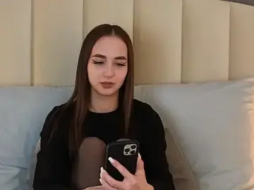 Stripchat Free Porn Cam of KiraLoo