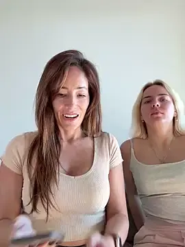 Stripchat Free Live Porn of SweetAlegra_