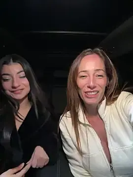 Stripchat Live Sex Cam of SweetAlegra_