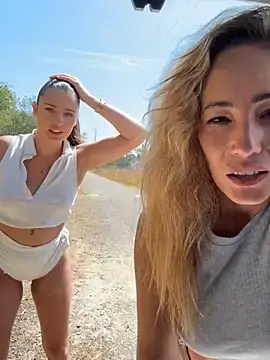 Stripchat Live Sex Cam of SweetAlegra_