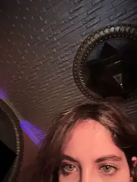 Stripchat Watch Live Sex Cams of Queentaraf999