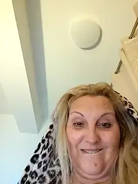 Stripchat Adult Webcam of Divineblond