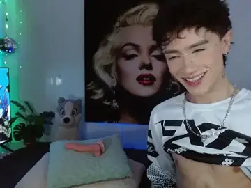 Stripchat Live Sex Cam of maxiy_001