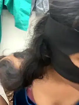 Stripchat Live Sex Cam of sexy-riya43