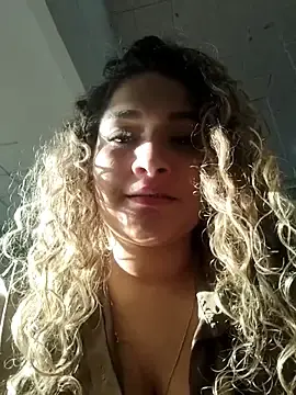 Stripchat Sex Cam of Sara_smiiith211