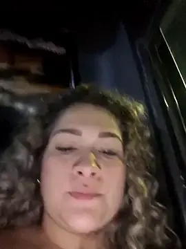 Stripchat Live Sex Cam of Sara_smiiith211