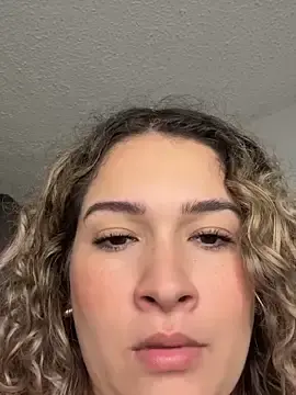 Stripchat Live Sex Cam of Sara_smiiith211