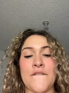 Stripchat Free Live Porn of Sara_smiiith211