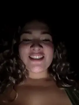 Stripchat Sex Cam of Sara_smiiith211