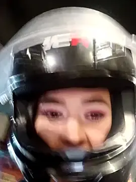 Stripchat Live Sex Cam of miss_berlyn