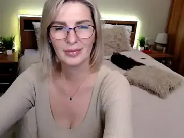 Stripchat Best live sex cam show of sensualEmilia