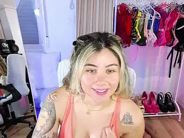 Stripchat Live Sex Cam of Tawny_cox