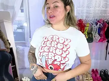 Stripchat Sex Cam of Tawny_cox