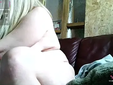 Stripchat Sex Cam of Bella_Squirts