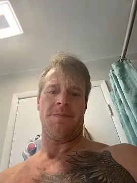 Stripchat Live Sex Cam of DILFiGuess1