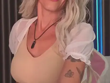 Stripchat Live Sex Cam of betty_xoxoo