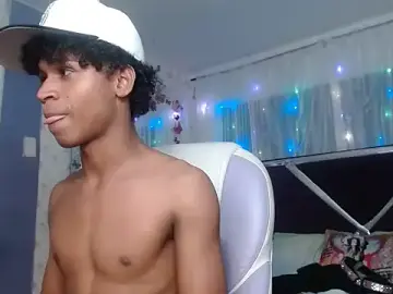 Stripchat Free Live Porn of Santy_bigcock_01