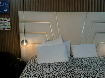 Stripchat Live Sex Cam of Xara_Shadow