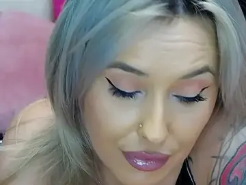 Stripchat Adult Webcam of IssaSmith