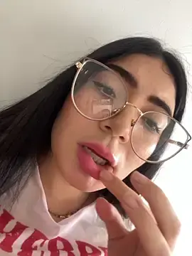 Stripchat Live Sex Cam of Mia_222