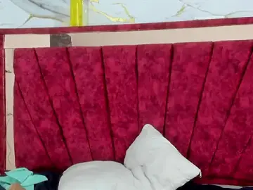 Stripchat Live Sex Cam of skaylar_95_mylove