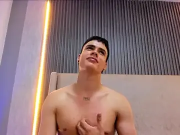 Stripchat Adult Webcam of BenitoSaenz
