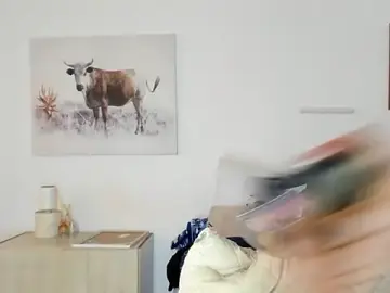 Stripchat Adult Webcam of ConnieSmall24