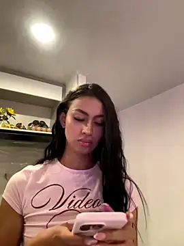 Stripchat Live Porn of maddy_bronw_