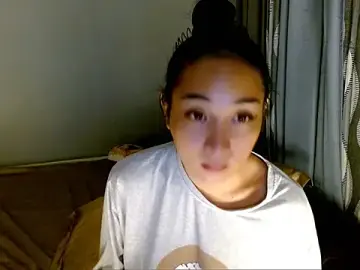 Stripchat Live Sex Cam of SweetLilly_18