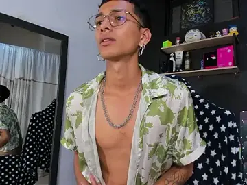 Stripchat Adult Webcams of _Josh_Moon_