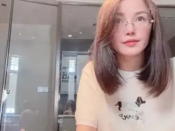 Stripchat Adult Webcams of Krismil3