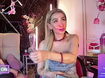 Stripchat Free Porn Cam of EvelinaGrey