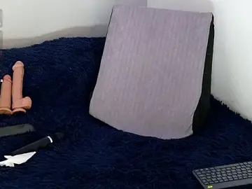 Stripchat Sex Cam of gigilovedback