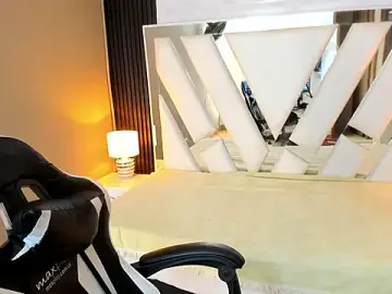 Stripchat Adult Webcams of Linda4Petite