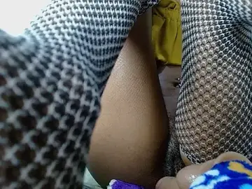 Stripchat Sex Cam of avaleri_cherry