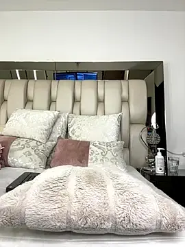 Stripchat Sex Cam of ALISSON_FOXXX1