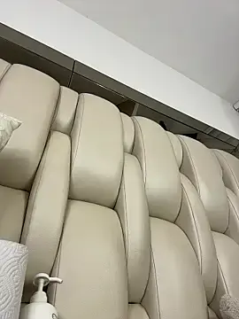 Stripchat Sex Cam of ALISSON_FOXXX1