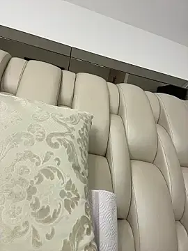 Stripchat Live Sex Cam of ALISSON_FOXXX1