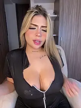 Stripchat Free Porn Cam of MiaWhitePink_