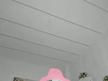Stripchat Free Porn Cam of TiffanyHouston_