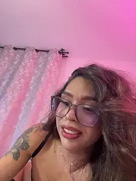 Stripchat Free Porn Cam of Samantha_Bernardo